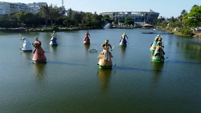 Escultura dos orixás no Dique do Totó em Salvador Bahia