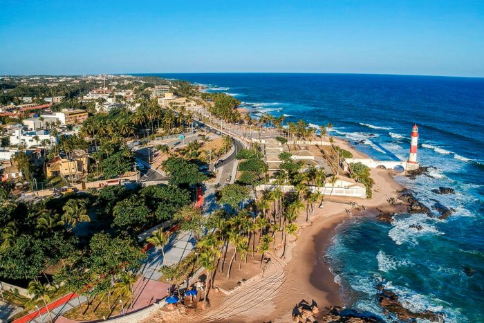 Vista aérea do Farol de Itapuã em Salvador Bahia