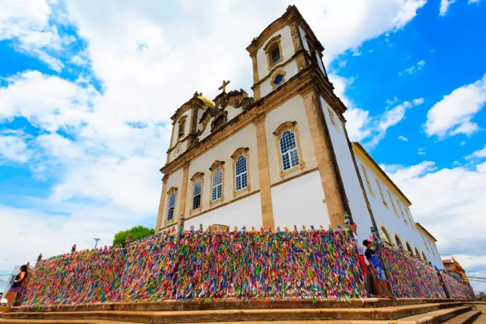 Igreja do Bonfim em Salvador Bahia com as famosas fitinhas coloridas em sua fachada