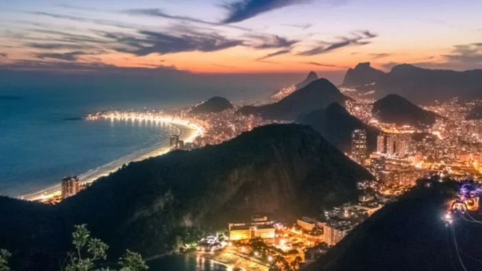 Vista aérea do Rio de Janeiro a noite